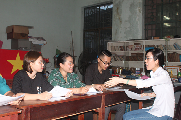 Thành viên Câu lạc bộ tiếng Nhật (phường Bình Đa, TP.Biên Hòa) trao đổi tại buổi học.