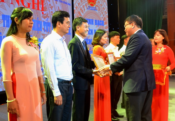 Tổng cục Thuế khen thưởng 26 cá nhân, doanh nghiệp hoàn thành tốt nghĩa vụ tài chính năm 2017