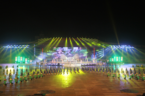 Phần đồng diễn thể dục tại lễ khai mạc Đai hội TDTT toàn quốc lần VII tại Nam Định