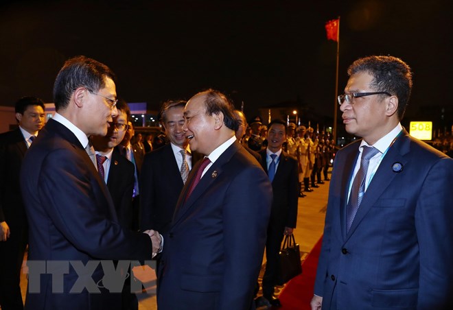 Lễ tiễn Thủ tướng Nguyễn Xuân Phúc tại sân bay Hồng Kiều, Thượng Hải, Trung Quốc. (Ảnh: Thống Nhất/TTXVN)
