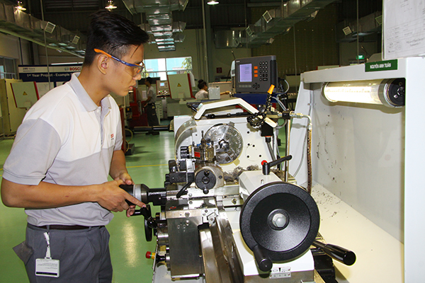 Việc đào tạo công nghệ tự động hiện đại đã được Công ty TNHH Bosch Việt Nam triển khai cho người lao động từ nhiều năm nay.