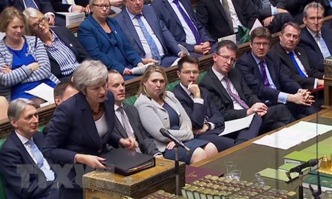 Thủ tướng Anh Theresa May (thứ 2, trái) phát biểu tại phiên chất vấn của Quốc hội ở London ngày 14-11-2018. (Nguồn: AFP/TTXVN)
