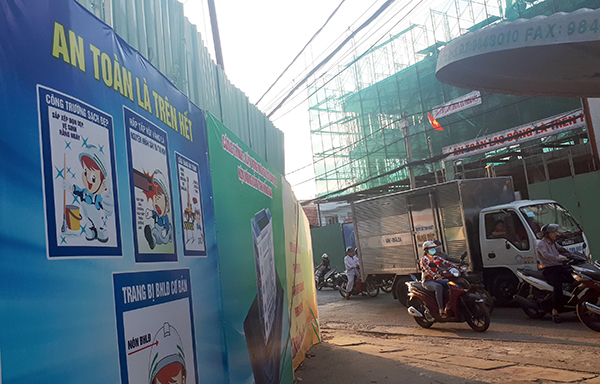 Một lô cốt thi công công trình với những hình ảnh khá ngộ nghĩnh, thân thiện tại một công trình thi công trên đường Hà Huy Giáp, TP.Biên Hòa.