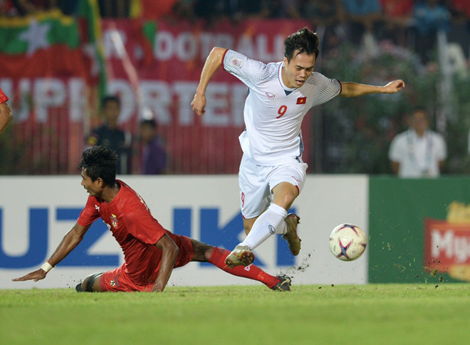 Văn Toàn một lần nữa thể hiện cái duyên trước Myanmar nhưng trọng tài đã từ chối bàn thắng hợp lệ của anh.
