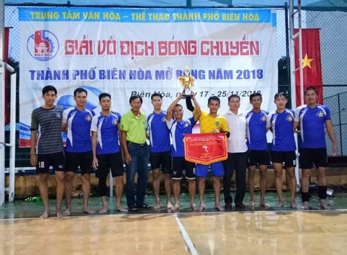 Đội Trường song ngữ Á Châu đoạt chức vô địch