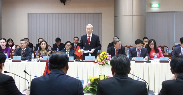Đồng chí Nguyễn Phú Cường phát biểu chào mừng đoàn đại biểu tỉnh Champasak