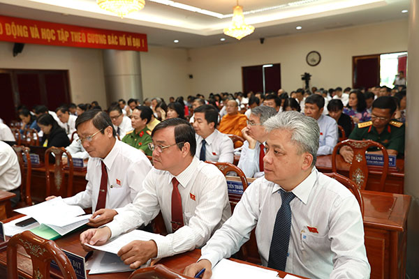 Các đại biểu HĐND tỉnh tham dự kỳ họp