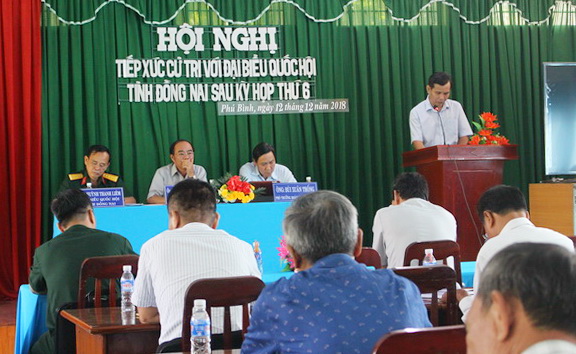 Đoàn đại biểu Quốc hội tỉnh tiếp xúc cử tri tại xã Phú Bình (huyện Tân Phú)