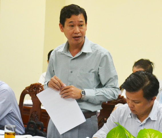 Phó chủ tịch UBND huyện Long Thành Nguyễn Tấn Hưng báo cáo về tiến độ tại cuộc họp 