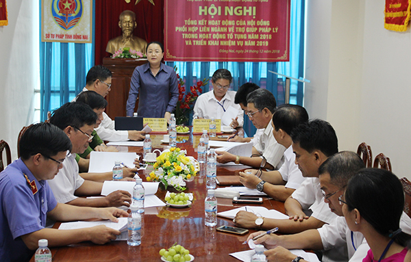 Bà Võ Thị Xuân Đào, Phó Giám đốc Phụ trách Sở Tư pháp tỉnh, Chủ tịch Hội đồng phối hợp liên ngành trong hoạt động tố tụng tỉnh chủ trì buổi tổng kết.