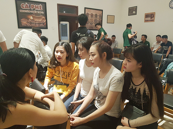 Rất nhiều sinh viên tham gia chương trình tuyển chọn nhân viên giới thiệu sản phẩm cho một hãng bia được tổ chức tại TP.Biên Hòa.