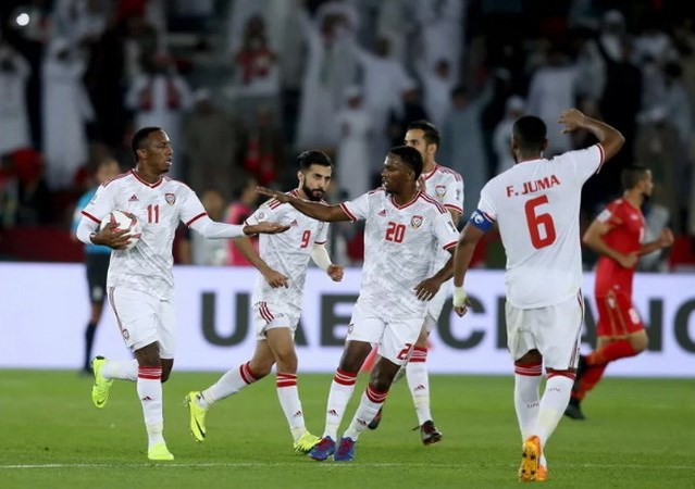UAE ăn mừng bàn thắng sau quả penalty tranh cãi. (Nguồn: Fox Sports)