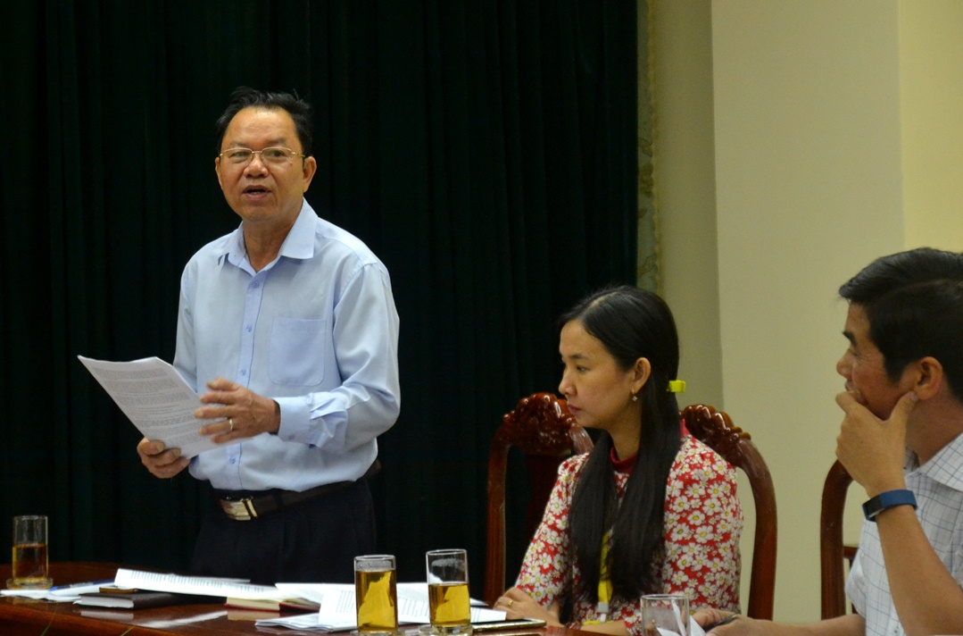 Phó giám đốc Sở Lao động - thương binh và xã hội Phạm Văn Cộng báo cáo tại buổi làm việc.
