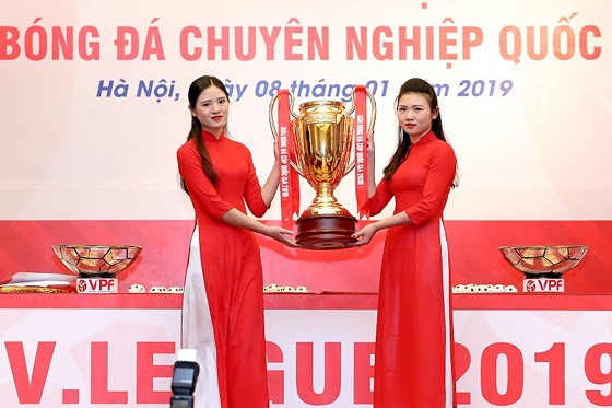 VPF giới thiệu chiếc Cúp vô địch V-League 2019
