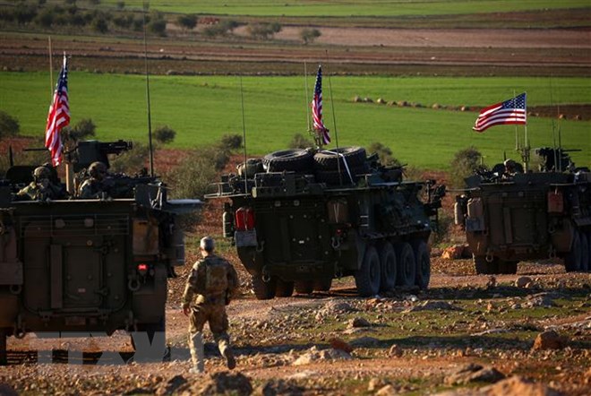 Đoàn xe của các lực lượng Mỹ được triển khai tại làng Yalanli, ngoại ô phía tây thành phố Manbij, Syria, ngày 5-3-2017. (Ảnh: AFP/ TTXVN)
