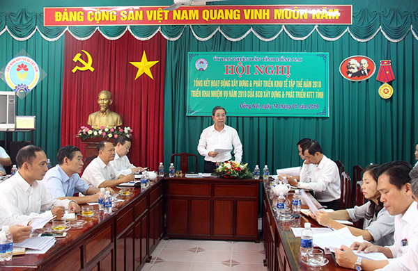 Phó chủ tịch UBND tỉnh Nguyễn Quốc Hùng chủ trì hội nghị.