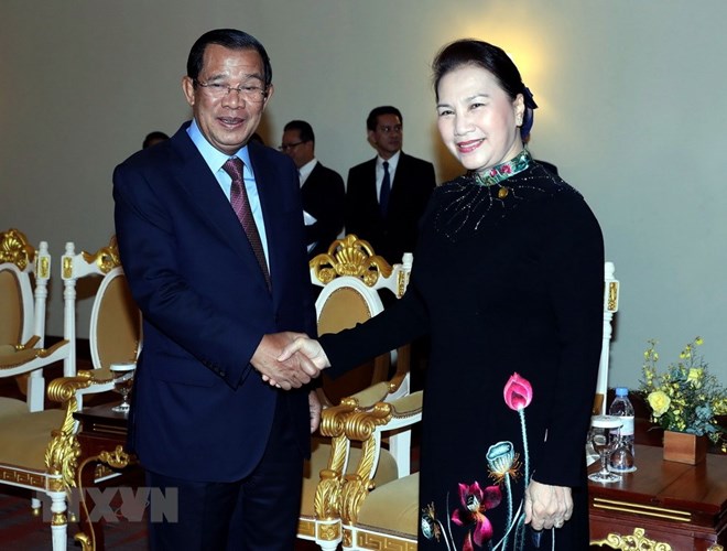 Chủ tịch Quốc hội Nguyễn Thị Kim Ngân hội kiến Thủ tướng Vương quốc Campuchia Samdech Techo Hun Sen. (Ảnh: Trọng Đức/TTXVN)