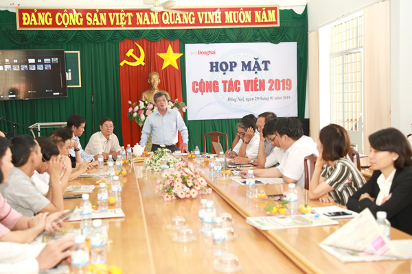 Tổng Biên tập báo Đồng Nai Nguyễn Tôn Hoàn phát biểu tại buổi họp mặt cộng tác viên