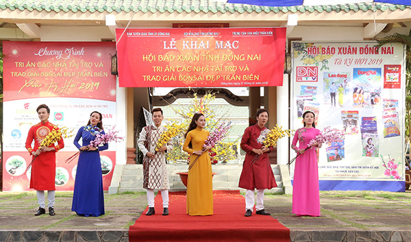 Tiết mục văn nghệ do tập thể Nhà hát Nghệ thuật truyền thống Đồng Nai biểu diễn tại lễ khai mạc Hội Báo xuân Kỷ Hợi 2019. 