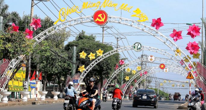 một góc trung tâm huyện Xuân Lộc được trang trí tết (ảnh: Văn Truyên).