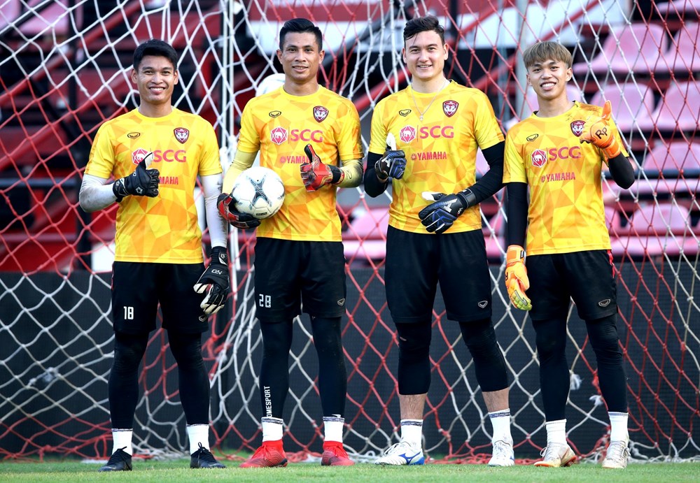 Ngay sau màn ra mắt Văn Lâm đã có buổi tập đầu tiên trong màu áo Muangthong United.