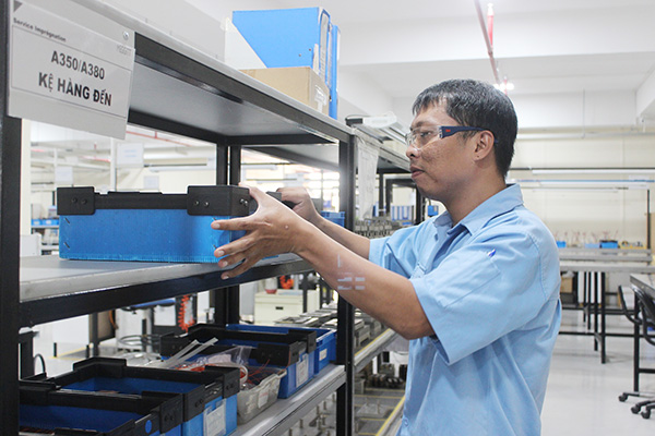 Sản xuất linh kiện máy bay xuất khẩu của Công ty TNHH Meggitt Việt Nam (Pháp - Anh) tại Khu công nghiệp Biên Hòa 2 (TP.Biên Hòa).