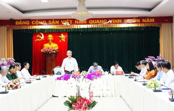 Bí thư Tỉnh ủy Nguyễn Phú Cường phát biểu tại cuộc họp