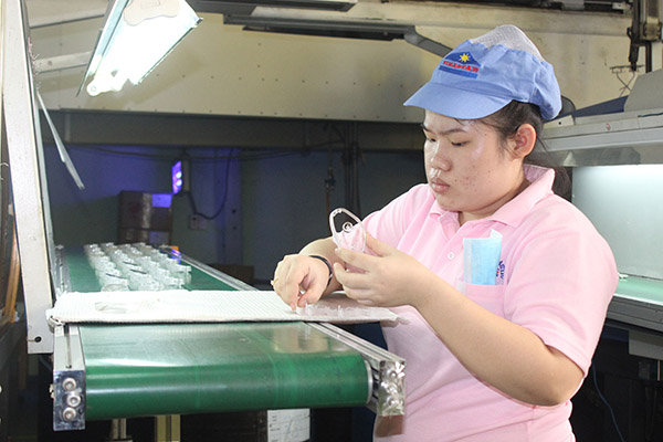 Sản xuất khuôn mẫu cung ứng thị trường nội địa và xuất khẩu tại Công ty TNHH sản xuất - thương mại nhựa kỹ thuật Vinastar (TP.Biên Hòa)