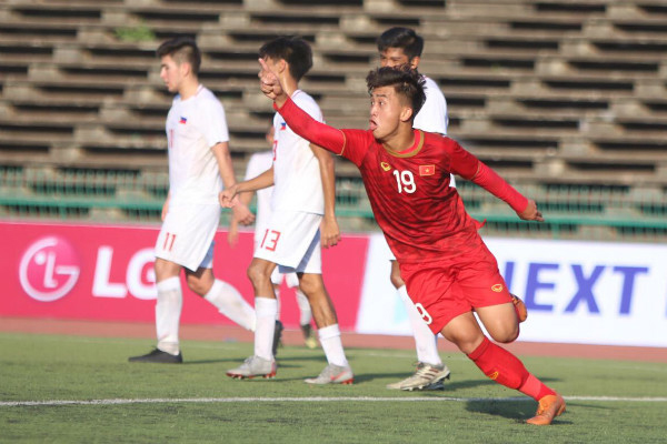 Danh Trung ghi bàn gỡ hòa 1-1 cho U.22 Việt Nam