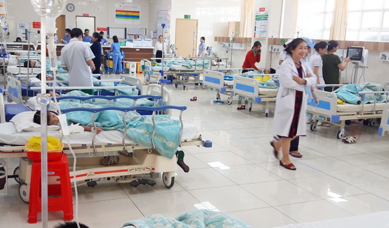 Các em học sinh đang được điều trị, chăm sóc tại Bệnh viện đại học Y dược Shingmark.