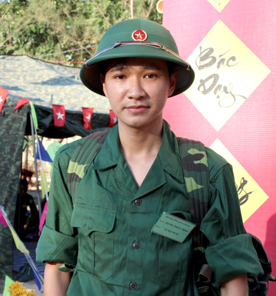 Thầy giáo trẻ Trương Trọng Thịnh trước ngày lên đường nhập ngũ
