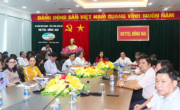 Phó chủ tịch UBND tỉnh Nguyễn Hòa Hiệp chủ trì buổi lễ phát động tại đầu cầu Đồng Nai