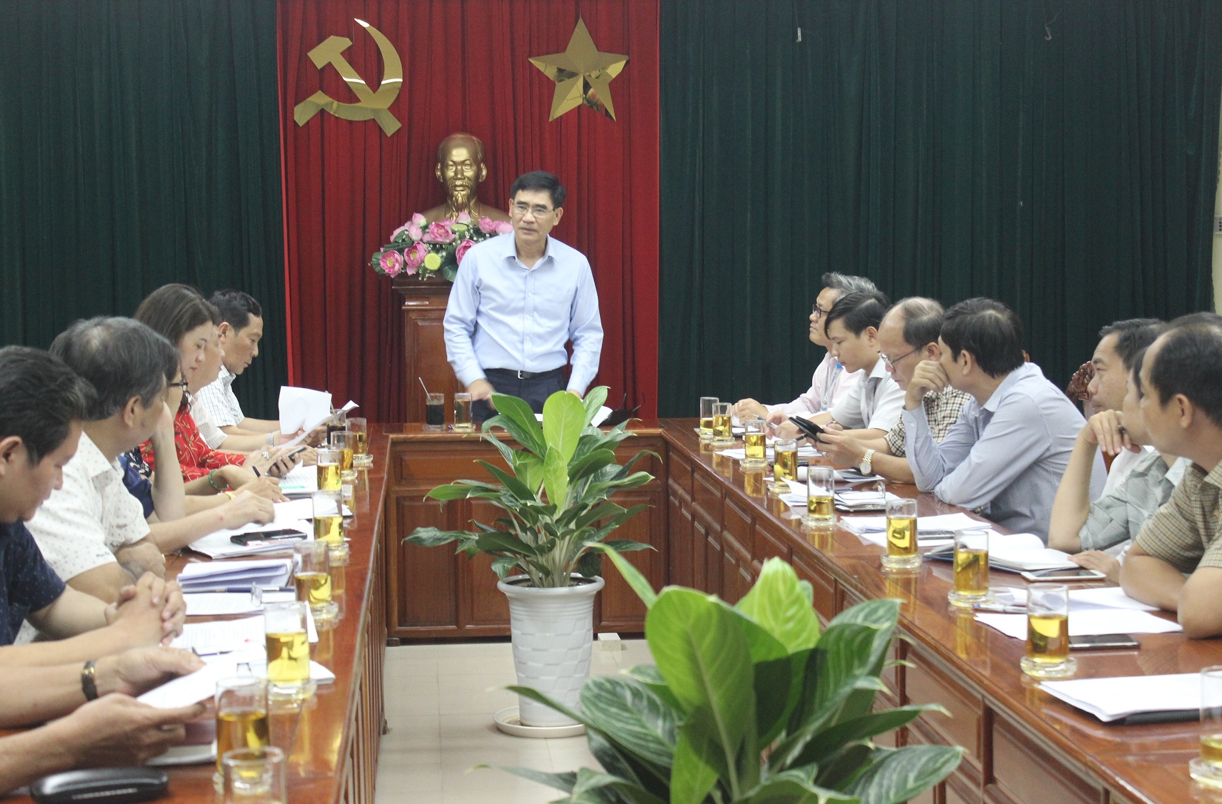 Phó chủ tịch UBND tỉnh Trần văn Vĩnh phát biểu tại cuộc họp