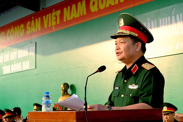 Trung tướng Trần Hoài Trung, Chính ủy Quân khu 7 biểu dương sự cố gắng của lực lượng vũ trang Đồng Nai.