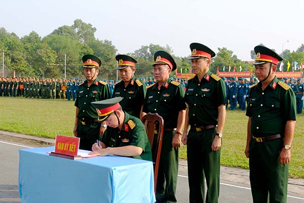 Các cụm thi đua thuộc Bộ Chỉ huy quân sự tỉnh ký kết phong trào thi đua năm 2019.