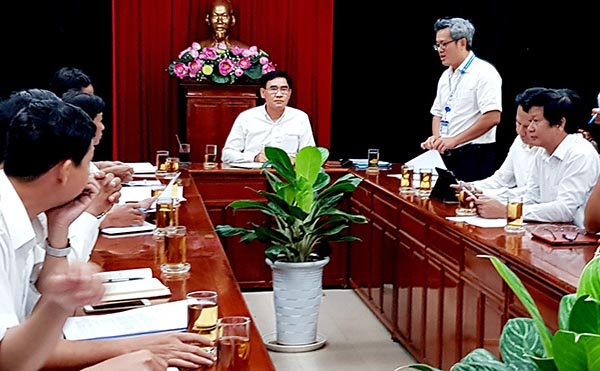 Phó giám đốc Sở Nội vụ báo cáo công tác điều động nhân sự cho Hội đồng bồi thường huyện Long Thành 