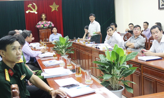   Phó chủ tịch UBND tỉnh Trần Văn Vĩnh chủ trì cuộc họp