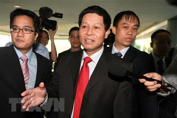  Đại sứ Việt Nam tại Malaysia Lê Quý Quỳnh (giữa) tới dự phiên xét xử của Tòa án Shah Alam ở ngoại ô Kuala Lumpur, ngày 14-3-2019. (Ảnh: AFP/TTXVN)