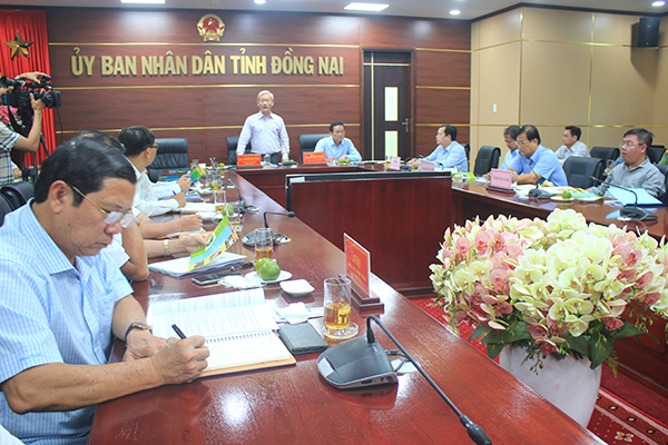 Bí thư Tỉnh ủy Nguyễn Phú Cường chủ trì cuộc họp khẩn cấp phòng, chống dịch tả heo châu Phi.