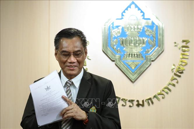 Chủ tịch Ủy ban bầu cử Thái Lan Ittiporn Boonpracong. Ảnh: AFP/TTXVN