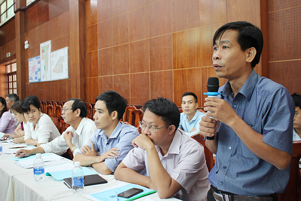 Cán bộ Tư pháp – hộ tịch xã Bàu Cạn (huyện Long Thành) Nguyễn Văn Mạnh phát biểu về tình trạng xây dựng, sang lấp mặt bằng trái phép trên địa bàn.
