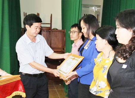 Tuyên dương 642 cơ quan, đơn vị, doanh nghiệp đạt chuẩn văn hóa