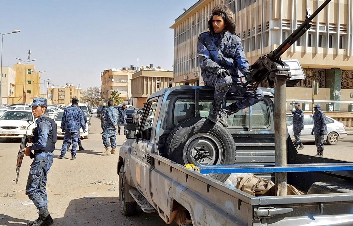 Lực lượng tự xưng Quân đội Quốc gia Libya (LNA) do Tướng Haftar chỉ huy tuần tra tại thành phố Sebha, miền nam Libya ngày 6/2/2019. (Ảnh: AFP/TTXVN)