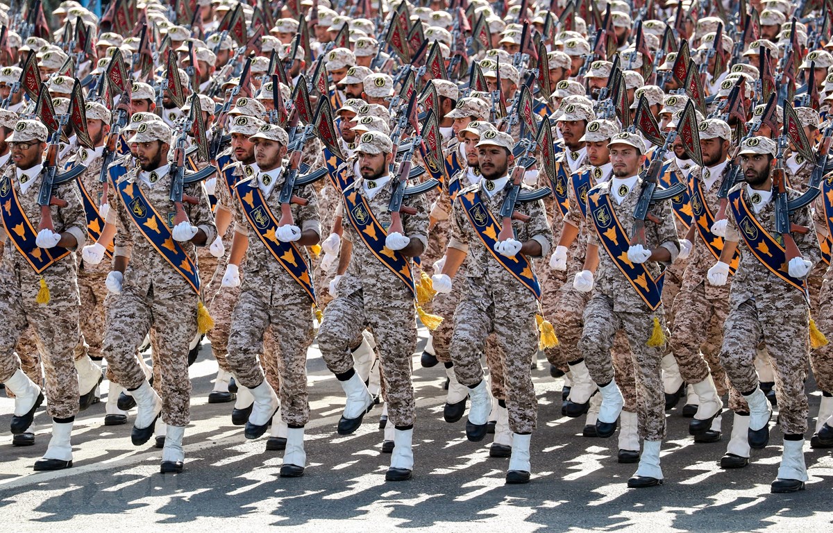 Lực lượng Vệ binh Cách mạng Hồi giáo Iran (IRGC) tại lễ duyệt binh ở Tehran ngày 22-9-2018. (Ảnh: AFP/TTXVN)