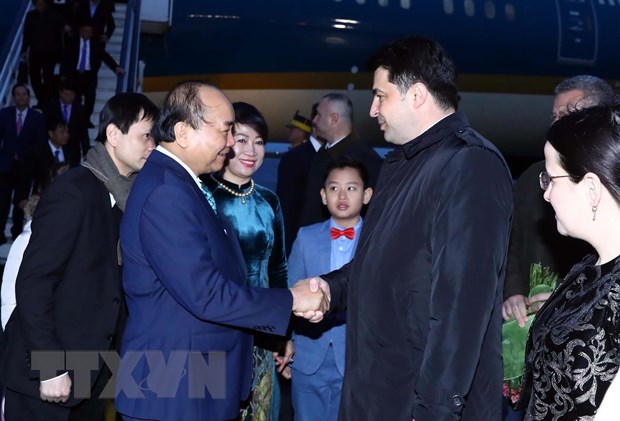  Lễ đón Thủ tướng Nguyễn Xuân Phúc và Phu nhân tại sân bay quốc tế Henri Coanda, Bucharest. (Ảnh: Thống Nhất/TTXVN)