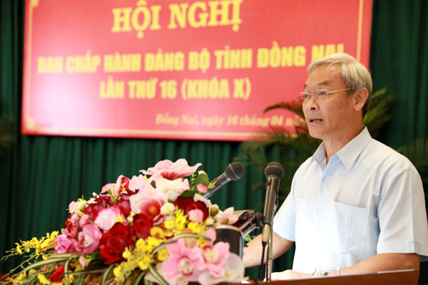 Đồng chí Nguyễn Phú Cường, Ủy viên Trung ương Đảng, Bí thư Tỉnh ủy, Chủ tịch HĐND tỉnh phát biểu tại kỳ họp