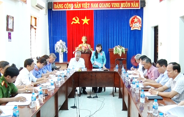 Bí thư Huyện ủy Thống Nhất, Tổ trưởng Tổ đại điểu HĐND tỉnh Bùi Thị Bích Thủy phát biểu tại buổi giám sát