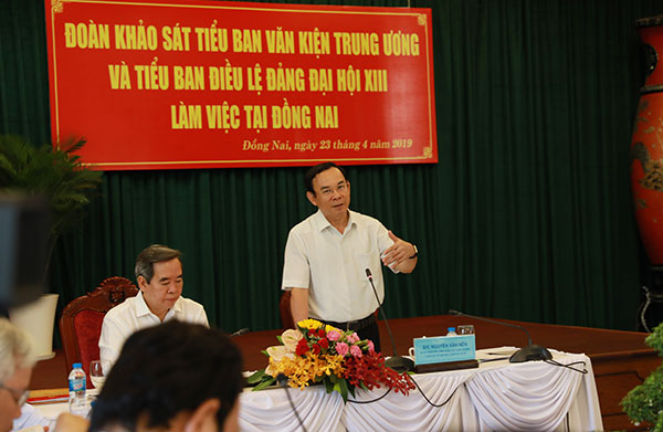 đồng chí Nguyễn Văn Nên, Bí thư Trung ương Đảng, Chánh Văn phòng Trung ương Đảng, thành viên Tiểu ban Điều lệ Đảng phát biểu tại buổi làm việc