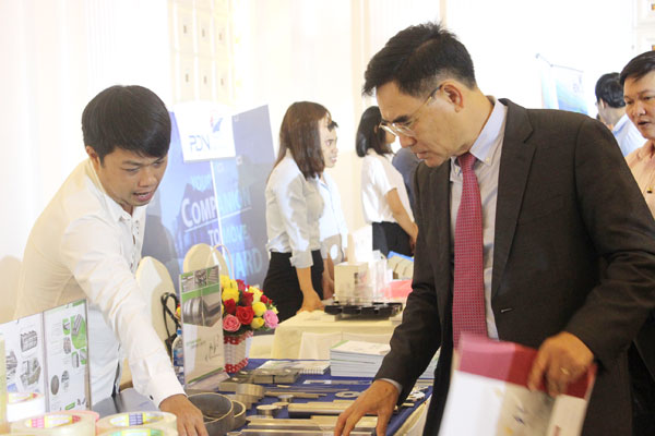 Phó chủ tịch UBND tỉnh Trần Văn Vĩnh tại hội nghị xúc tiến thương mại tại chỗ cho doanh nghiệp FDI và doanh nghiệp trong nước vào cuối năm 2018