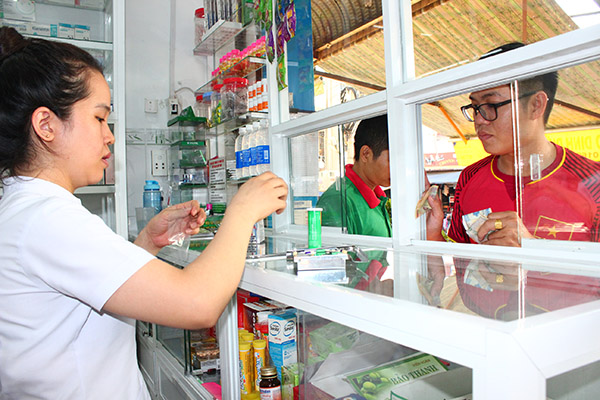 Mua bán thuốc tại một nhà thuốc trên địa bàn phường Long Bình, TP.Biên Hòa (ảnh minh họa)